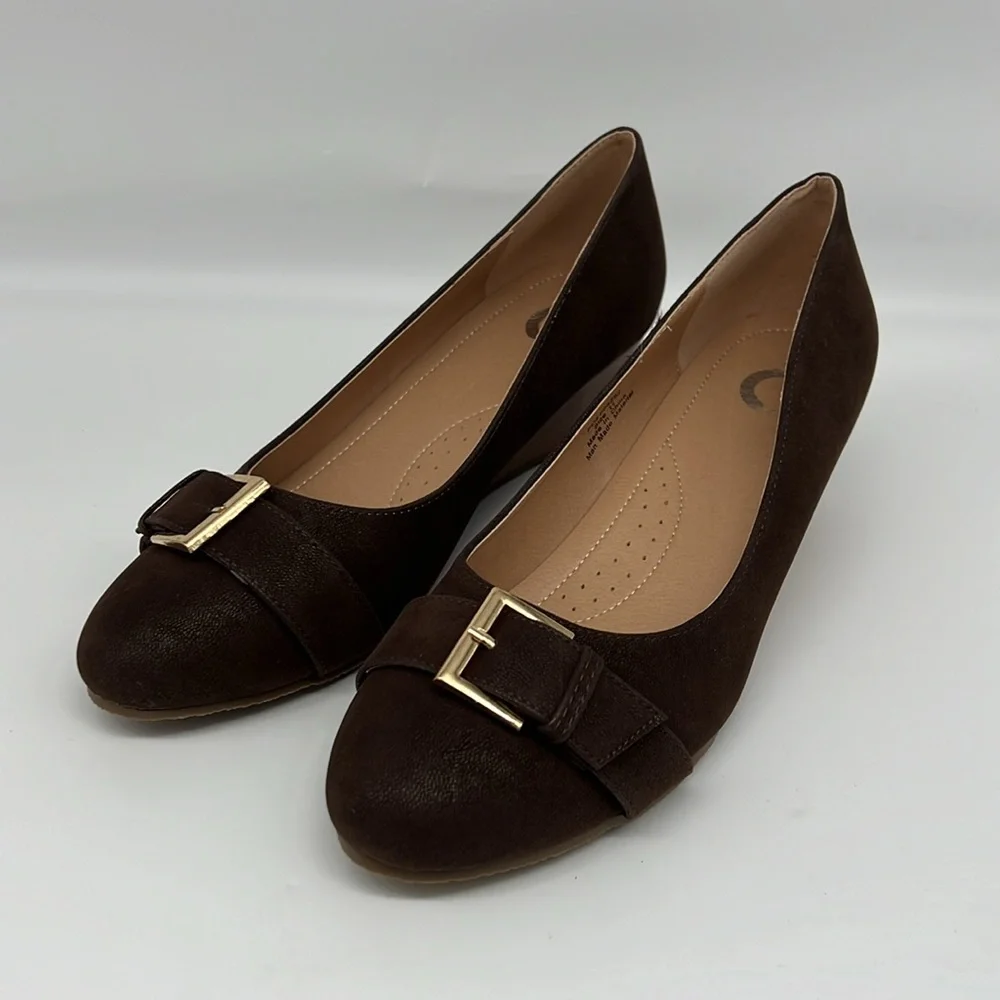 Journee Collection Graysn Brown Wedge Gold‎ Buckle Round Toe Arch Support 11M